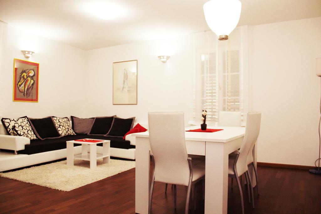 Split Promenade Apartments 部屋 写真